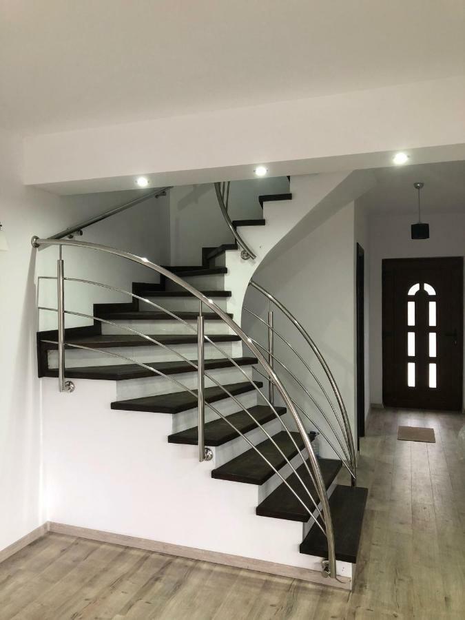 Holiday Luxury Villa With Private Garden เชลิมบาร์ ภายนอก รูปภาพ